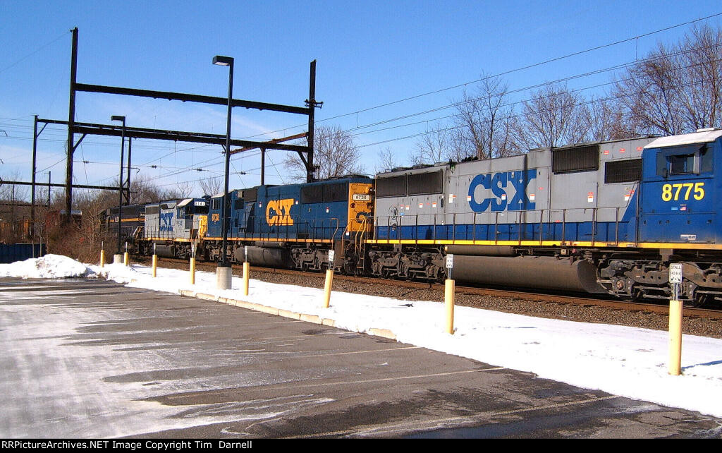 CSX 8775 on Q438